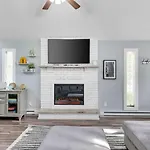 Modern Poconos Central Cozy 5Br Home Game Room