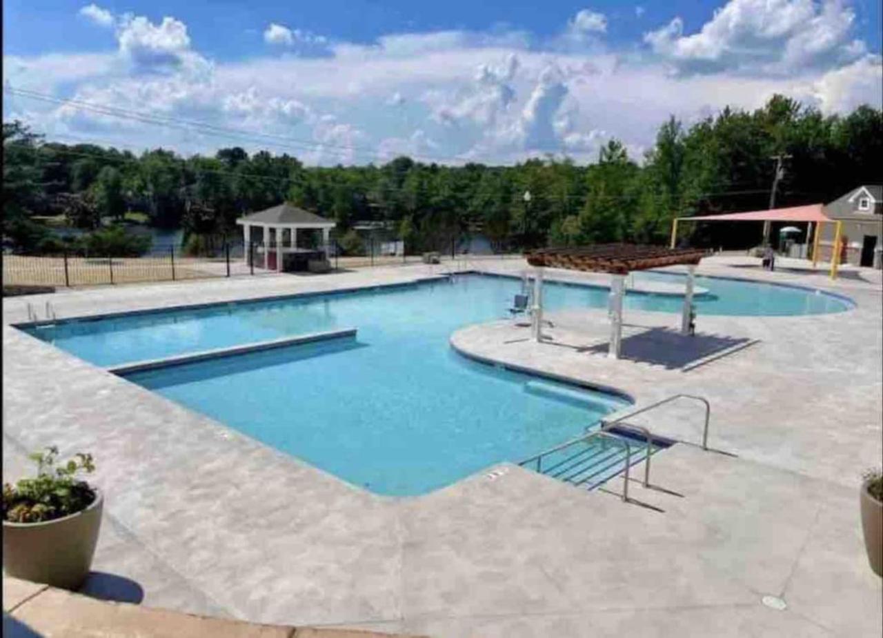 Modern Poconos Cozy 5br Game Holiday home Tobyhanna