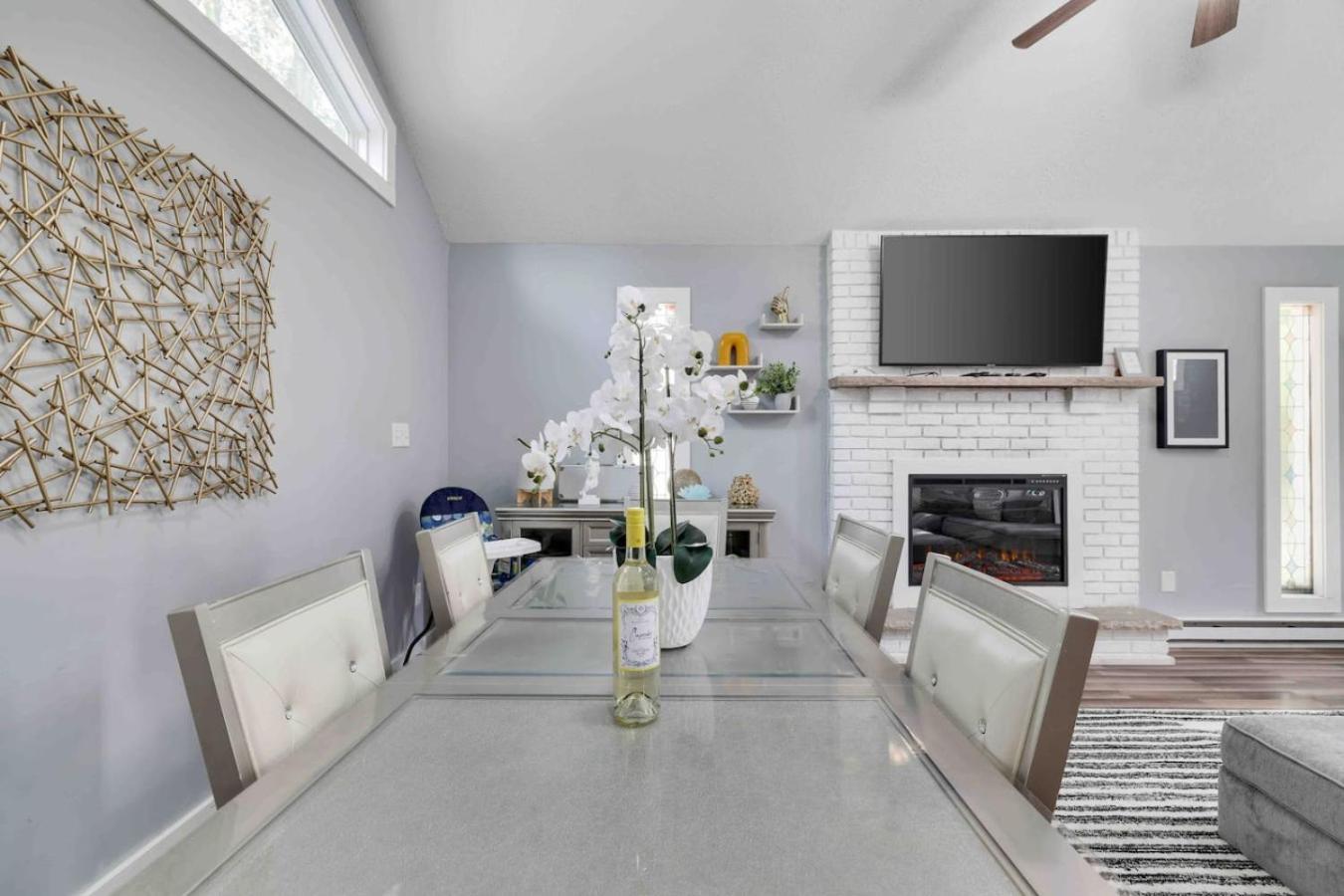Modern Poconos Cozy 5br Game Holiday home