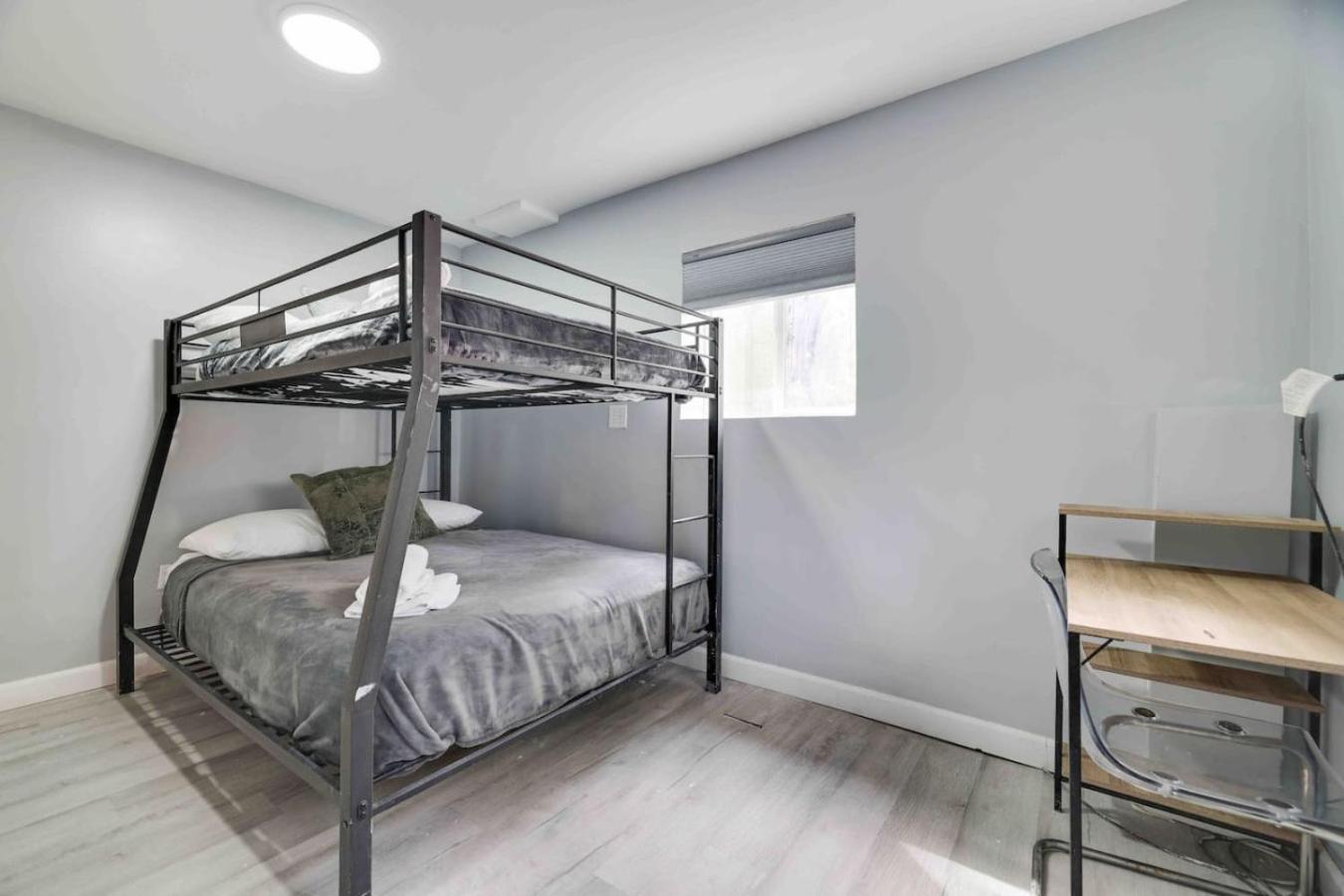 Modern Poconos Cozy 5br Game Tobyhanna