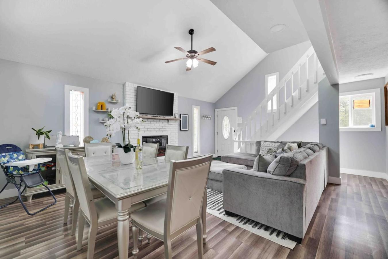 Modern Poconos Cozy 5br Game