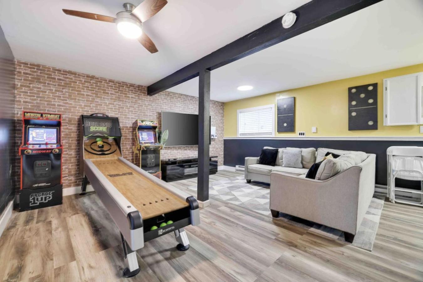 Modern Poconos Cozy 5br Game Tobyhanna