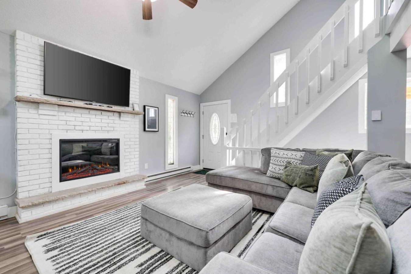 Modern Poconos Cozy 5br Game