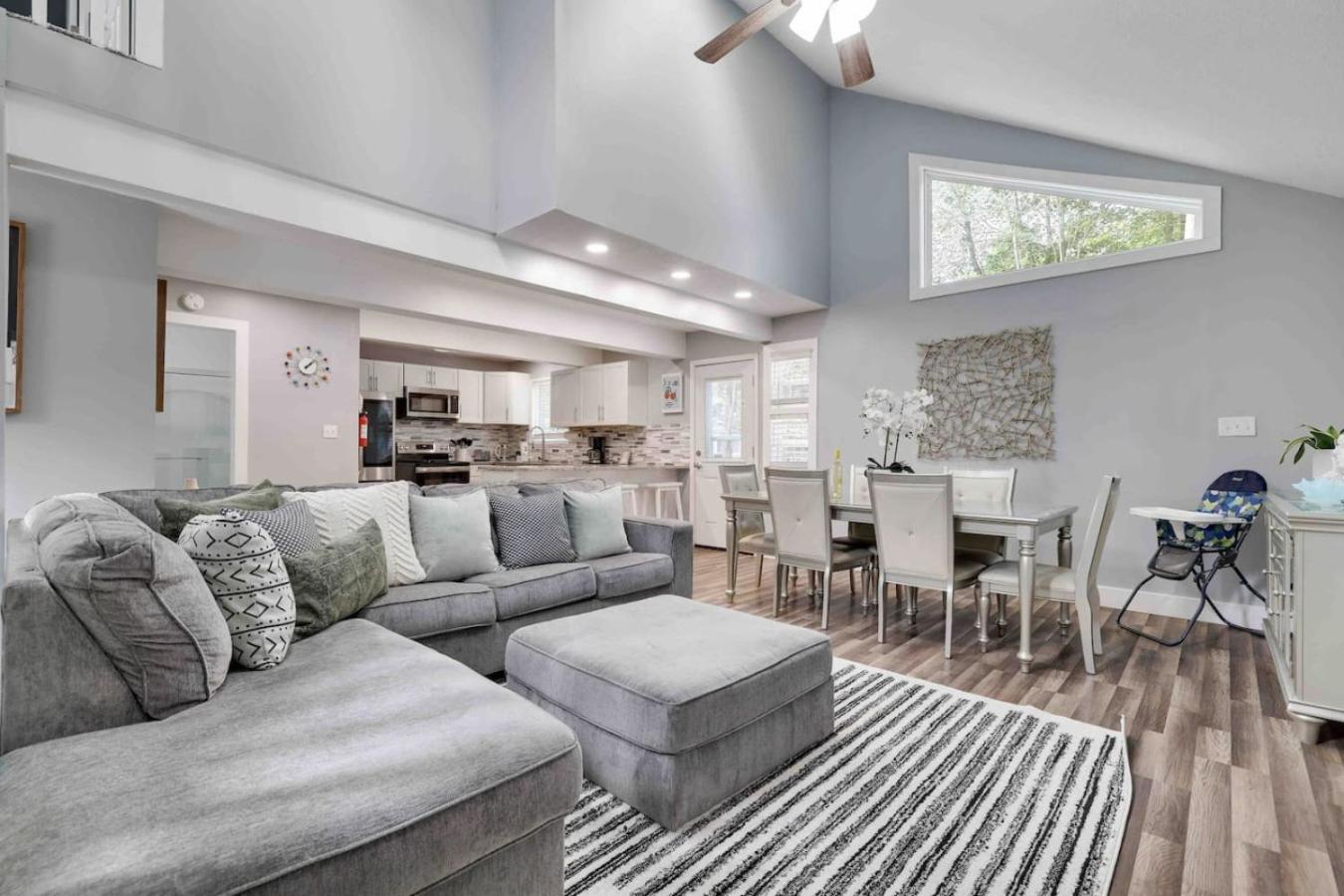 Modern Poconos Cozy 5br Game *